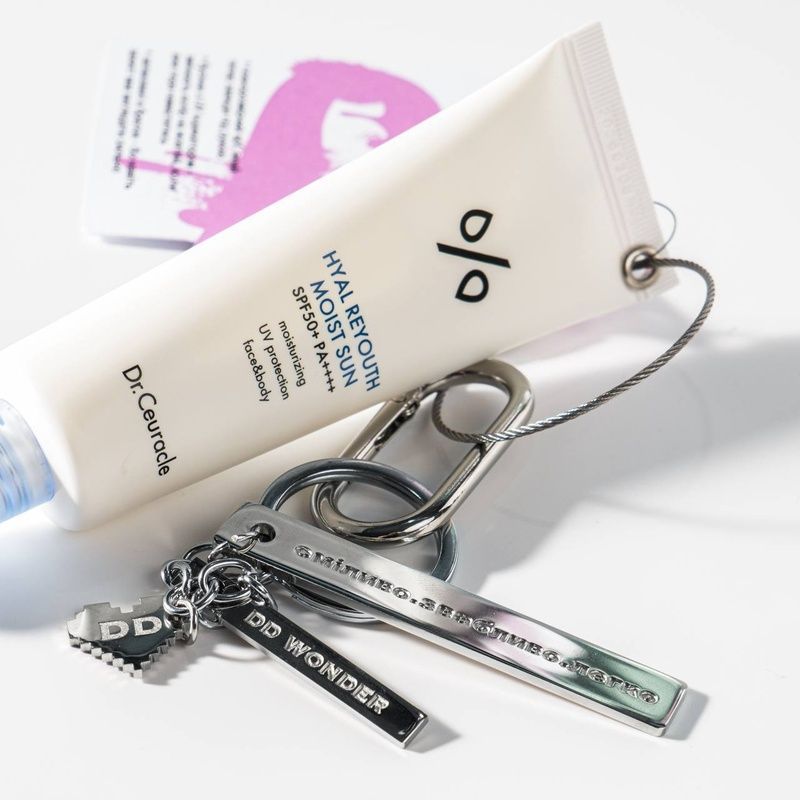 Брелок з UV індикатором та сонцезахистом Dr.Ceuracle Hyal Reyouth Moist Sun SPF 50 / PA++++, 50 мл 46578 фото