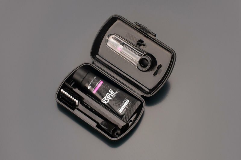 Дорожній набір Curaprox Travel Set Black is White (чорний) 46576 фото