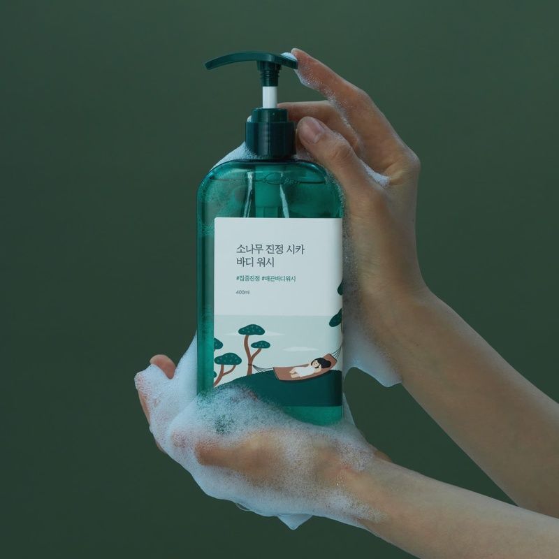 Заспокійливий гель для душу з екстрактом голок сосни ROUND LAB Pine Calming Cica Body Wash, 400 мл 8809849802408 фото