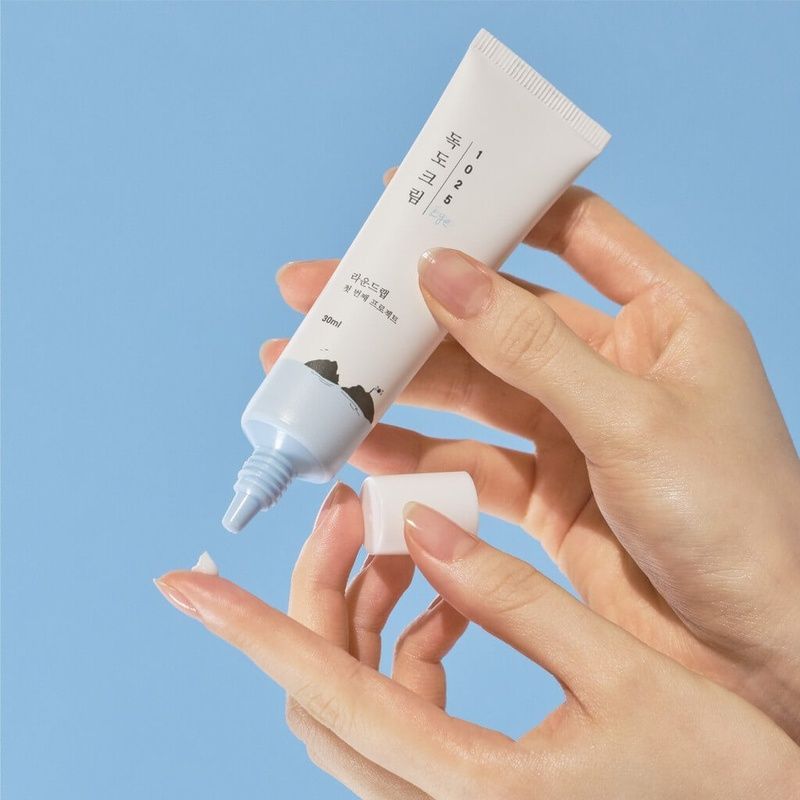 Зволожуючий крем для шкіри навколо очей ROUND LAB 1025 Dokdo Eye Cream, 30 мл 8809657114632 фото