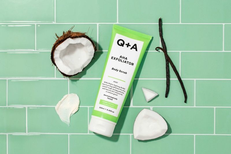 Скраб для тіла з AHA-кислотами Q+A AHA Exfoliator Body Scrub, 250 мл 5060486266265 фото