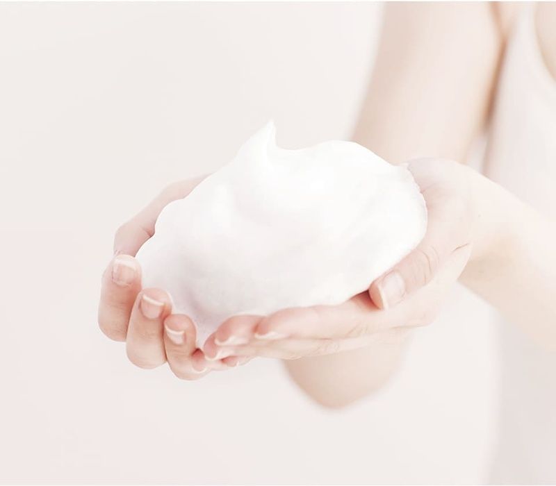 Пінка для інтимної гігієни зволожувальна Manyo Moist Floral Feminine Foam, 150 мл 8809656961145 фото