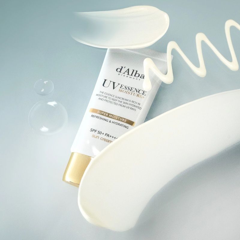 Веганський зволожуючий сонцезахисний крем D'ALBA Super Moisture Essence Sun Cream SPF 50+ PA++++ Короткий термін, 50мл 8809971482226 фото