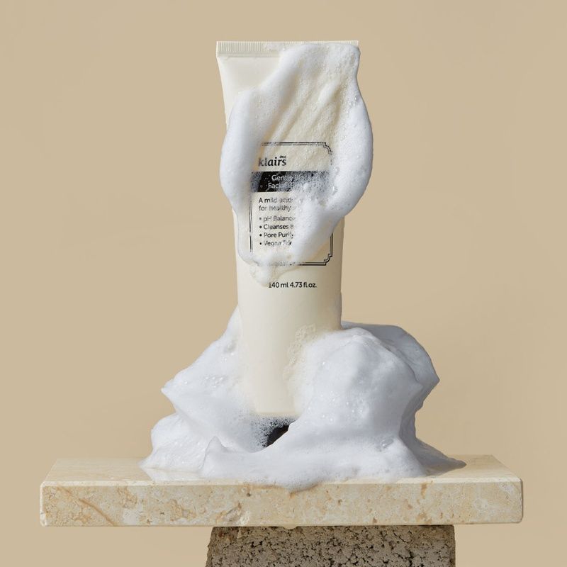 Засіб для делікатного очищення обличчя DEAR, KLAIRS Gentle Black Facial Cleanser, 140 мл 8809572891137 фото