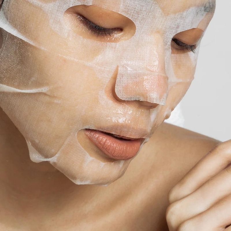 Тканинна маска для звуження пор обличчя Numbuzin No.3 Tingle-Pore Softening Sheet Mask, 1 шт 8809652580272 фото