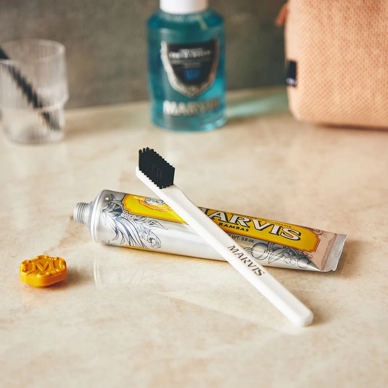 Зубна щітка м'яка Marvis Toothbrush, 1 шт 8004395110742 фото