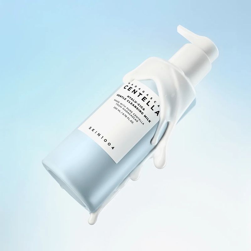 Делікатне очищувальне молочко для чутливої шкіри SKIN1004 Madagascar Centella Hyalu-Cica Gentle Cleansing Milk, 200 мл 8809913832850 фото