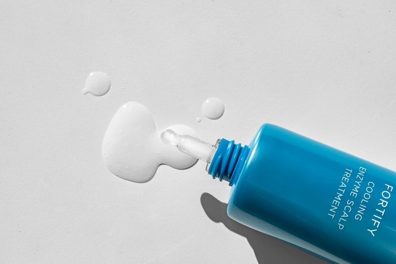 Охолоджуючий ензимний пілінг для шкіри голови COSMEDIX Fortify Cooling Enzyme Scalp Treatment, 110 мл 931406010 фото