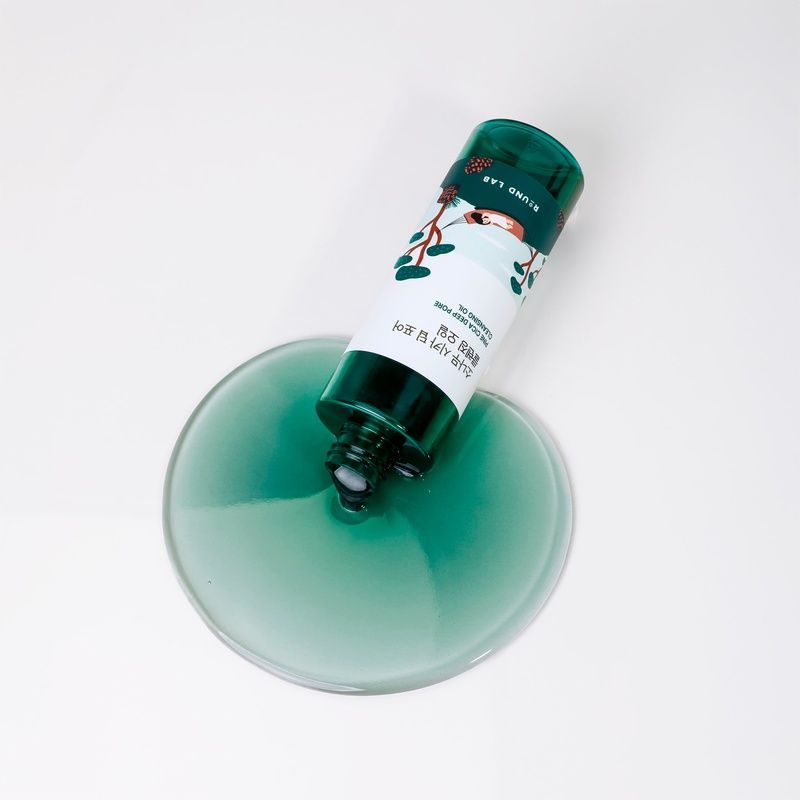 Гідрофільна олія для глибокого очищення пор ROUND LAB Pine Cica Deep Pore Cleansing Oil, 200 мл 8809962542892 фото