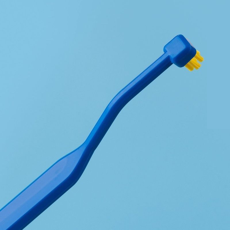 Зубна щітка ортодонтична Curaprox CS 708 Implant Ortho 7612412424775 фото