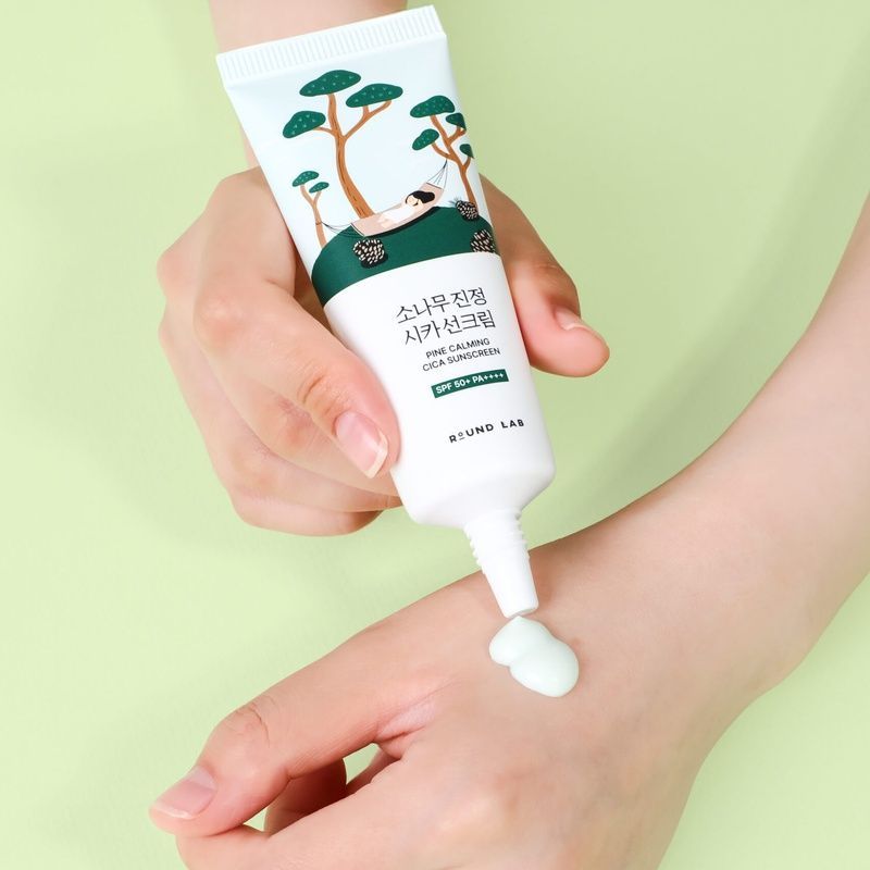 Сонцезахисний крем з екстрактом голок сосни ROUND LAB Pine Calming Cica Sunscreen, 40 мл 8809962542403 фото