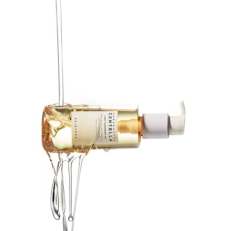 Легка очищуюча олія з екстрактом центелли азіатської Skin 1004 Madagascar Centella Light Cleansing OIl, 30 мл 8809576261226 фото